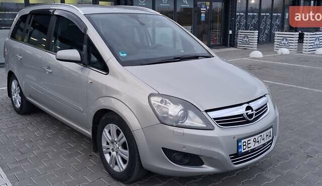Сірий Опель Зафіра, об'ємом двигуна 1.6 л та пробігом 300 тис. км за 8000 $, фото 1 на Automoto.ua