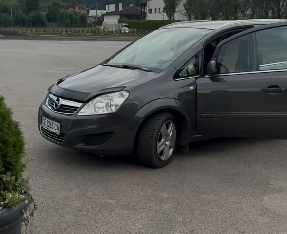 Серый Опель Зафира, объемом двигателя 1.7 л и пробегом 285 тыс. км за 3500 $, фото 1 на Automoto.ua