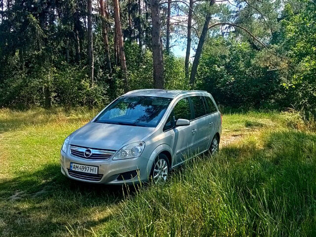 Серый Опель Зафира, объемом двигателя 1.7 л и пробегом 260 тыс. км за 6700 $, фото 1 на Automoto.ua