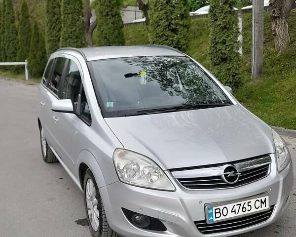 Серый Опель Зафира, объемом двигателя 2.2 л и пробегом 276 тыс. км за 5850 $, фото 1 на Automoto.ua