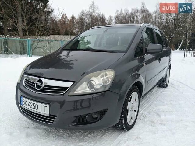 Серый Опель Зафира, объемом двигателя 1.9 л и пробегом 170 тыс. км за 6800 $, фото 1 на Automoto.ua