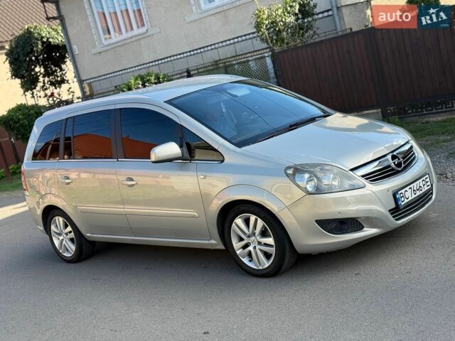Серый Опель Зафира, объемом двигателя 1.69 л и пробегом 177 тыс. км за 6300 $, фото 1 на Automoto.ua