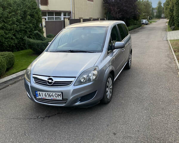 Серый Опель Зафира, объемом двигателя 1.7 л и пробегом 180 тыс. км за 6700 $, фото 1 на Automoto.ua