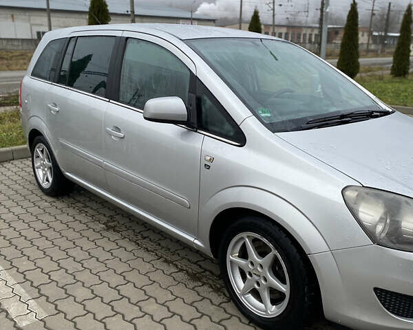 Серый Опель Зафира, объемом двигателя 1.7 л и пробегом 285 тыс. км за 6200 $, фото 1 на Automoto.ua