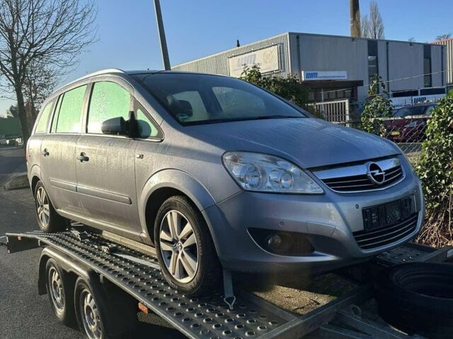 Серый Опель Зафира, объемом двигателя 1.6 л и пробегом 208 тыс. км за 6800 $, фото 1 на Automoto.ua
