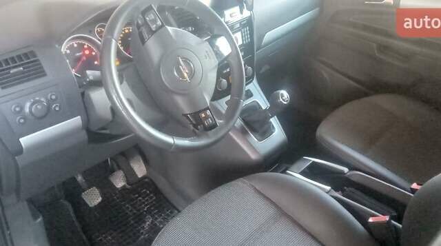 Серый Опель Зафира, объемом двигателя 1.69 л и пробегом 211 тыс. км за 8500 $, фото 1 на Automoto.ua