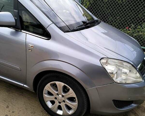 Серый Опель Зафира, объемом двигателя 1.7 л и пробегом 288 тыс. км за 6200 $, фото 1 на Automoto.ua