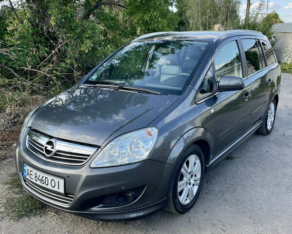 Сірий Опель Зафіра, об'ємом двигуна 1.8 л та пробігом 220 тис. км за 8000 $, фото 1 на Automoto.ua