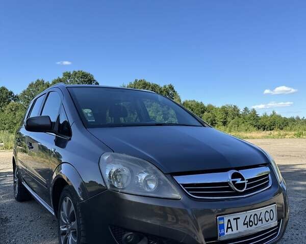 Серый Опель Зафира, объемом двигателя 1.7 л и пробегом 450 тыс. км за 7000 $, фото 1 на Automoto.ua