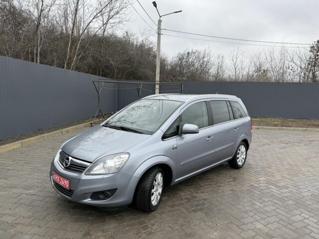 Серый Опель Зафира, объемом двигателя 1.6 л и пробегом 238 тыс. км за 7400 $, фото 1 на Automoto.ua