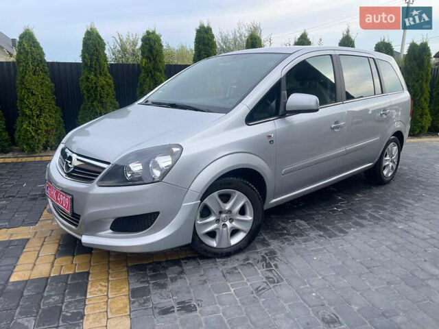 Серый Опель Зафира, объемом двигателя 1.6 л и пробегом 190 тыс. км за 6900 $, фото 1 на Automoto.ua