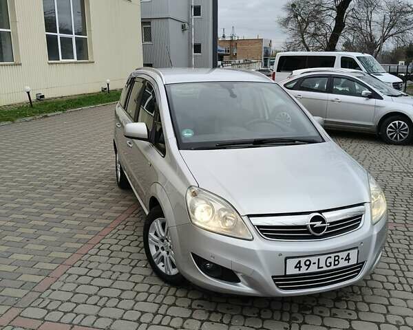 Серый Опель Зафира, объемом двигателя 1.8 л и пробегом 217 тыс. км за 6700 $, фото 1 на Automoto.ua
