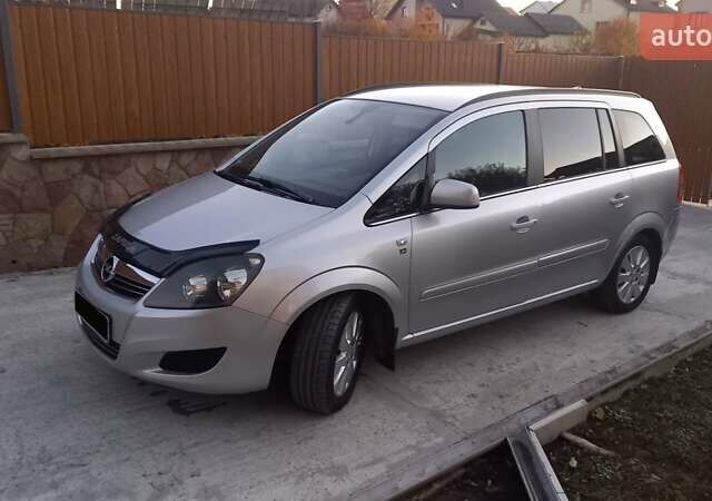 Серый Опель Зафира, объемом двигателя 1.7 л и пробегом 265 тыс. км за 6550 $, фото 1 на Automoto.ua