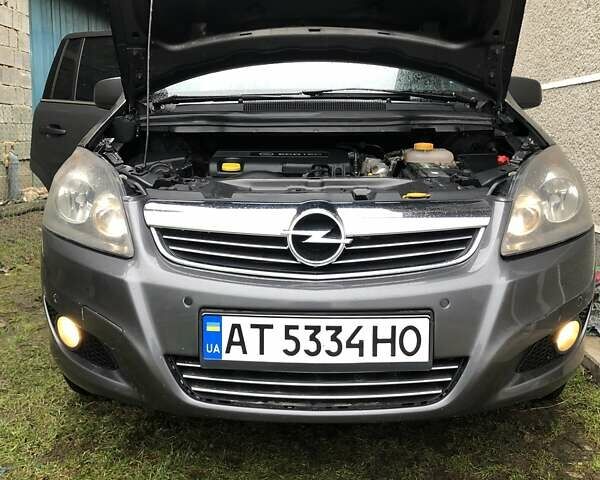 Серый Опель Зафира, объемом двигателя 1.7 л и пробегом 330 тыс. км за 6300 $, фото 1 на Automoto.ua