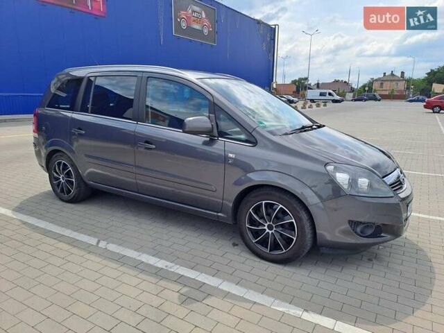 Серый Опель Зафира, объемом двигателя 1.8 л и пробегом 227 тыс. км за 7600 $, фото 1 на Automoto.ua