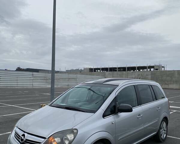 Серый Опель Зафира, объемом двигателя 1.7 л и пробегом 267 тыс. км за 6599 $, фото 1 на Automoto.ua