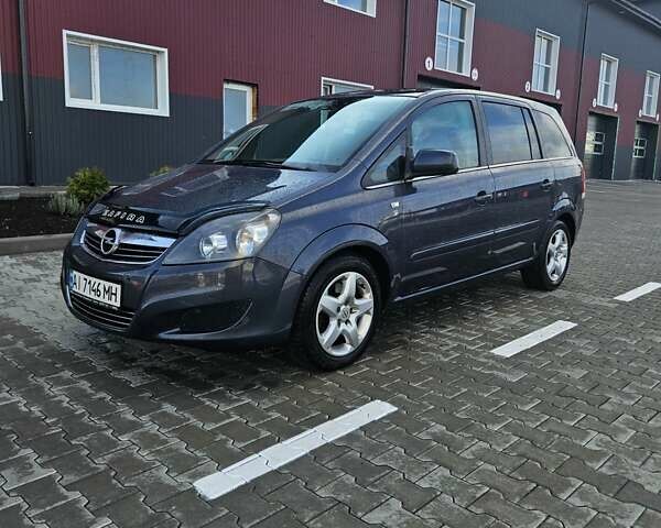 Серый Опель Зафира, объемом двигателя 1.7 л и пробегом 249 тыс. км за 6700 $, фото 1 на Automoto.ua