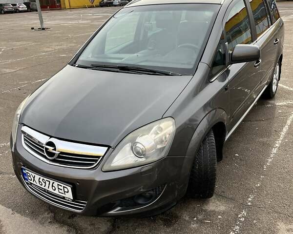 Серый Опель Зафира, объемом двигателя 1.69 л и пробегом 210 тыс. км за 6900 $, фото 1 на Automoto.ua