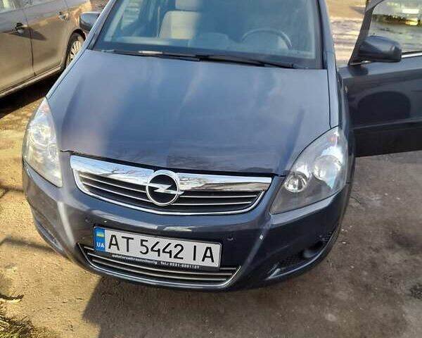 Серый Опель Зафира, объемом двигателя 1.8 л и пробегом 155 тыс. км за 6850 $, фото 1 на Automoto.ua