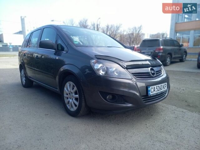 Серый Опель Зафира, объемом двигателя 1.6 л и пробегом 217 тыс. км за 6800 $, фото 1 на Automoto.ua