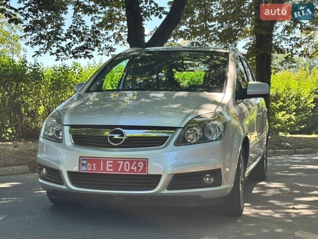 Серый Опель Зафира, объемом двигателя 1.6 л и пробегом 214 тыс. км за 5900 $, фото 1 на Automoto.ua
