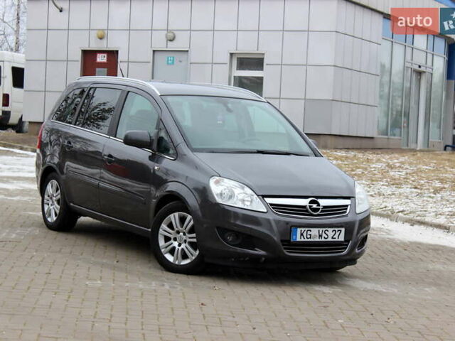 Серый Опель Зафира, объемом двигателя 1.8 л и пробегом 220 тыс. км за 7499 $, фото 1 на Automoto.ua