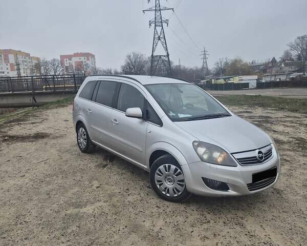 Серый Опель Зафира, объемом двигателя 1.69 л и пробегом 311 тыс. км за 6400 $, фото 1 на Automoto.ua