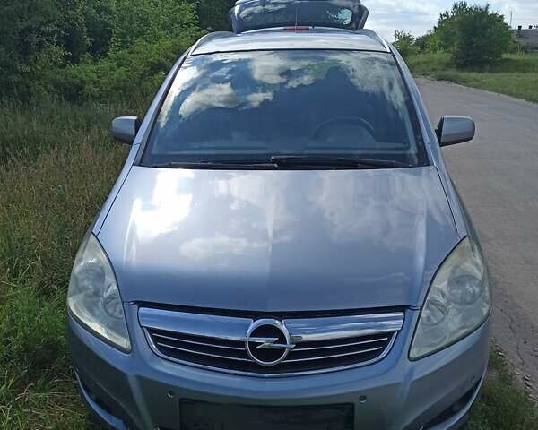Серый Опель Зафира, объемом двигателя 1.7 л и пробегом 284 тыс. км за 6998 $, фото 1 на Automoto.ua