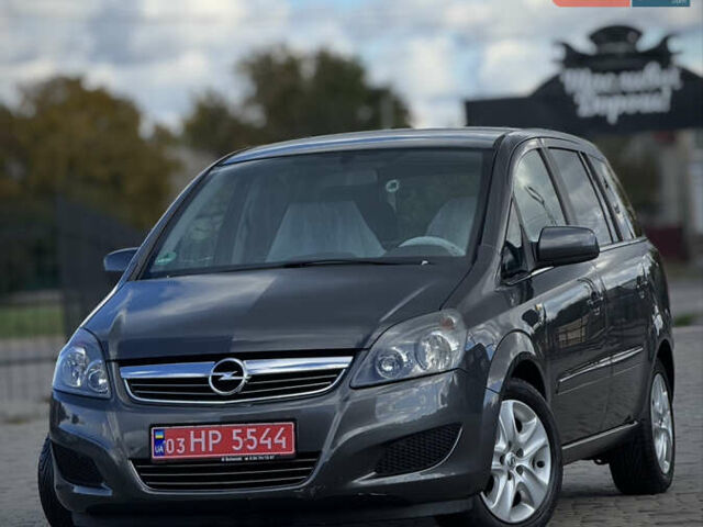 Серый Опель Зафира, объемом двигателя 1.6 л и пробегом 189 тыс. км за 6450 $, фото 1 на Automoto.ua