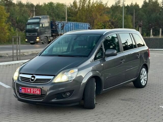 Серый Опель Зафира, объемом двигателя 1.8 л и пробегом 220 тыс. км за 7900 $, фото 1 на Automoto.ua
