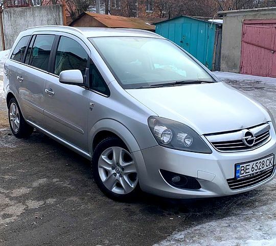 Серый Опель Зафира, объемом двигателя 1.7 л и пробегом 233 тыс. км за 5800 $, фото 1 на Automoto.ua