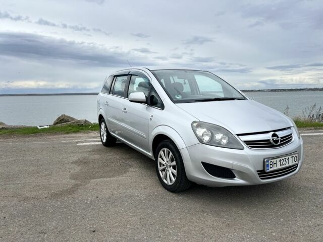 Серый Опель Зафира, объемом двигателя 1.7 л и пробегом 266 тыс. км за 6600 $, фото 1 на Automoto.ua