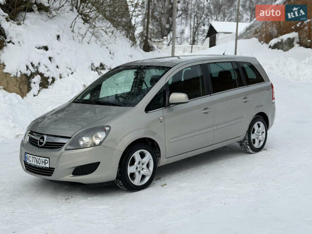 Серый Опель Зафира, объемом двигателя 1.6 л и пробегом 320 тыс. км за 6100 $, фото 1 на Automoto.ua