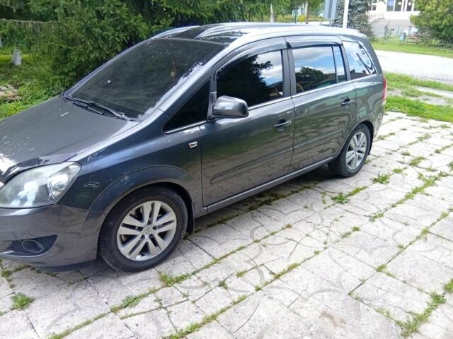 Серый Опель Зафира, объемом двигателя 1.7 л и пробегом 220 тыс. км за 5800 $, фото 1 на Automoto.ua