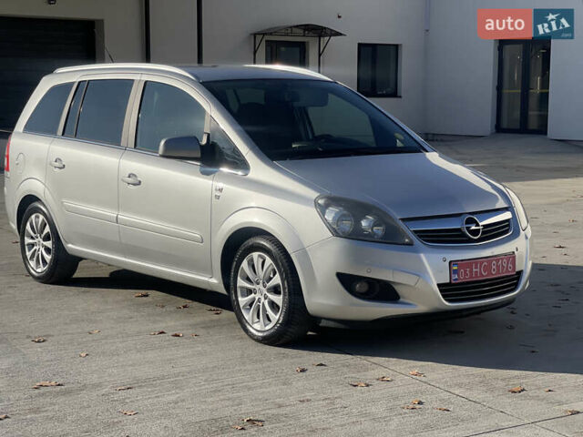 Серый Опель Зафира, объемом двигателя 1.8 л и пробегом 182 тыс. км за 7250 $, фото 1 на Automoto.ua