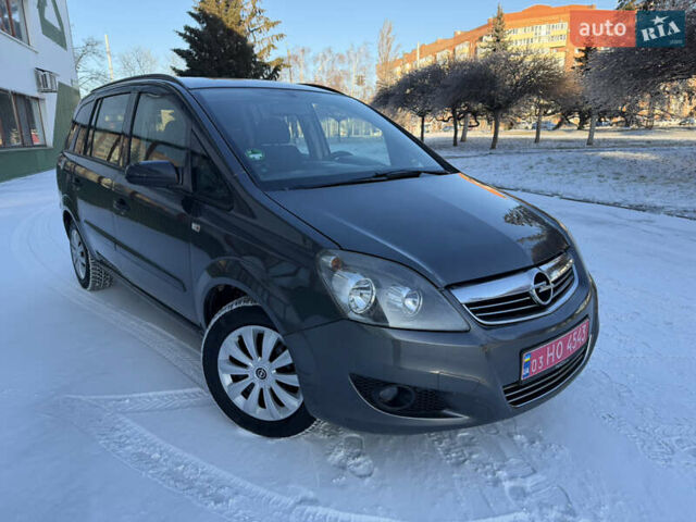 Серый Опель Зафира, объемом двигателя 1.6 л и пробегом 176 тыс. км за 7300 $, фото 1 на Automoto.ua