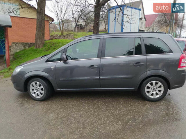 Серый Опель Зафира, объемом двигателя 1.6 л и пробегом 182 тыс. км за 8150 $, фото 1 на Automoto.ua