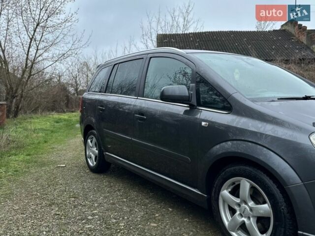 Серый Опель Зафира, объемом двигателя 1.7 л и пробегом 206 тыс. км за 5500 $, фото 1 на Automoto.ua