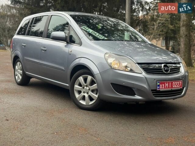 Серый Опель Зафира, объемом двигателя 1.6 л и пробегом 165 тыс. км за 6850 $, фото 1 на Automoto.ua