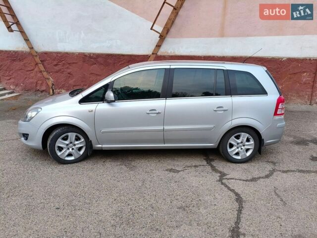 Серый Опель Зафира, объемом двигателя 1.69 л и пробегом 217 тыс. км за 6750 $, фото 1 на Automoto.ua