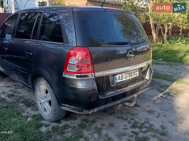 Серый Опель Зафира, объемом двигателя 1.69 л и пробегом 185 тыс. км за 6000 $, фото 1 на Automoto.ua