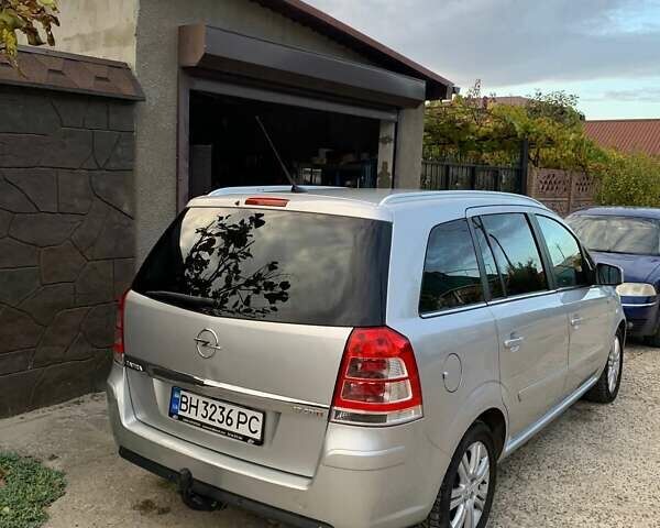 Серый Опель Зафира, объемом двигателя 1.7 л и пробегом 344 тыс. км за 5500 $, фото 1 на Automoto.ua