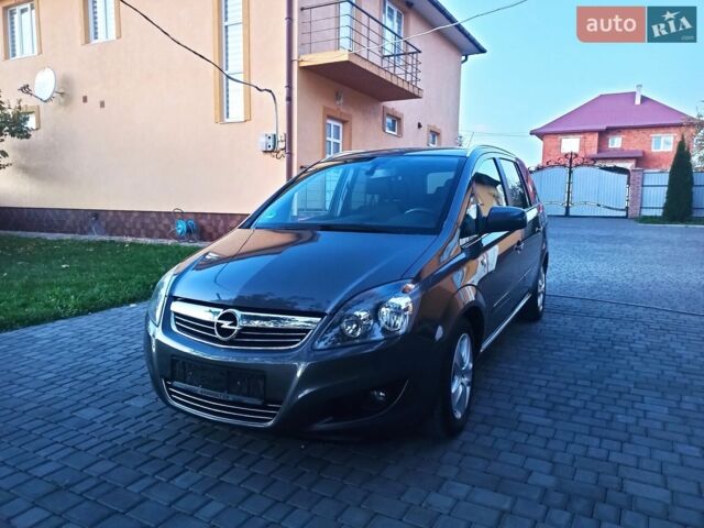 Серый Опель Зафира, объемом двигателя 1.8 л и пробегом 195 тыс. км за 7500 $, фото 1 на Automoto.ua