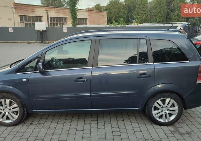 Серый Опель Зафира, объемом двигателя 1.6 л и пробегом 240 тыс. км за 6999 $, фото 1 на Automoto.ua