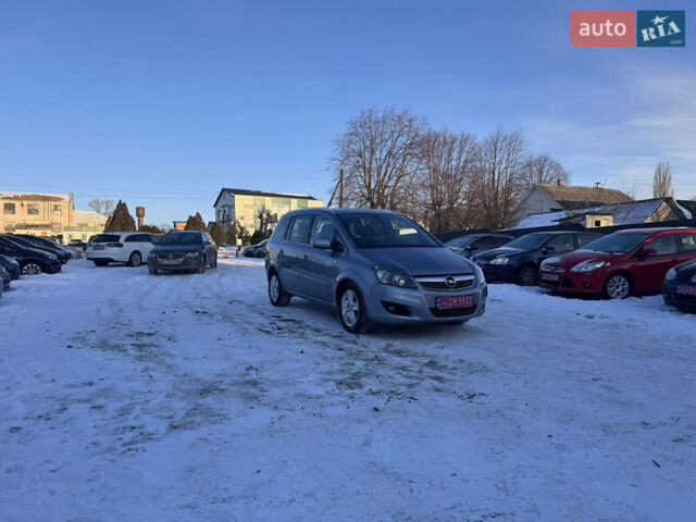 Серый Опель Зафира, объемом двигателя 1.7 л и пробегом 240 тыс. км за 7090 $, фото 1 на Automoto.ua