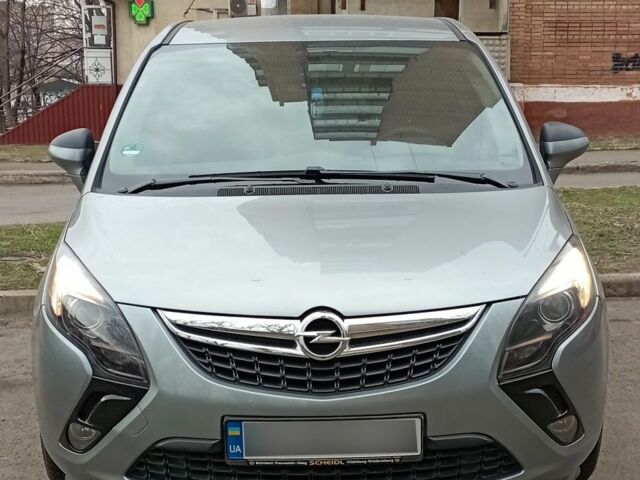 Серый Опель Зафира, объемом двигателя 1.4 л и пробегом 119 тыс. км за 7800 $, фото 1 на Automoto.ua