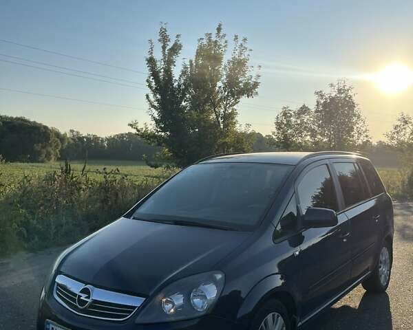 Серый Опель Зафира, объемом двигателя 1.7 л и пробегом 400 тыс. км за 7750 $, фото 1 на Automoto.ua