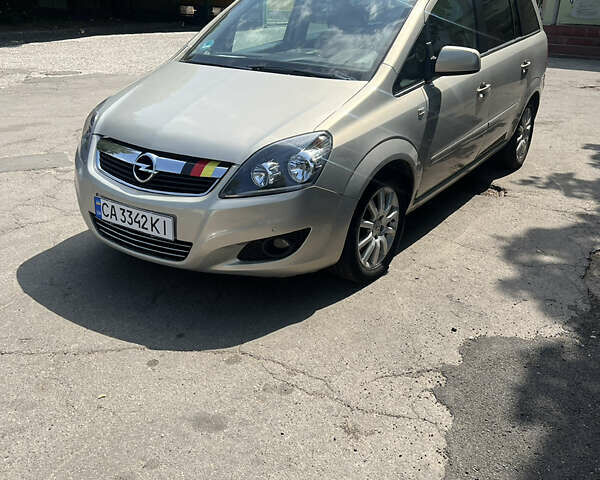 Серый Опель Зафира, объемом двигателя 1.8 л и пробегом 230 тыс. км за 7500 $, фото 1 на Automoto.ua