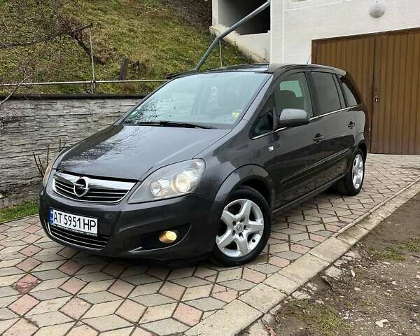 Серый Опель Зафира, объемом двигателя 1.7 л и пробегом 212 тыс. км за 6400 $, фото 1 на Automoto.ua