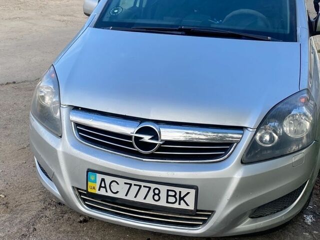 Серый Опель Зафира, объемом двигателя 1.69 л и пробегом 220 тыс. км за 6000 $, фото 1 на Automoto.ua